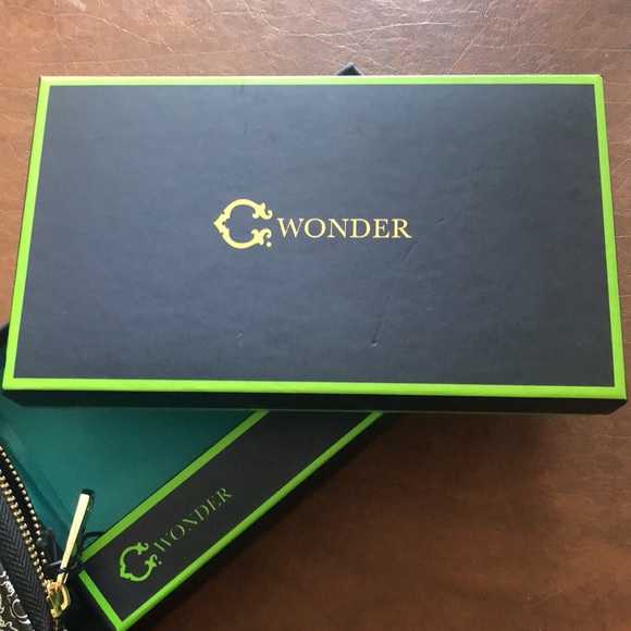 C Wonder zip around wristlet/wallet - Picture 5 of 6